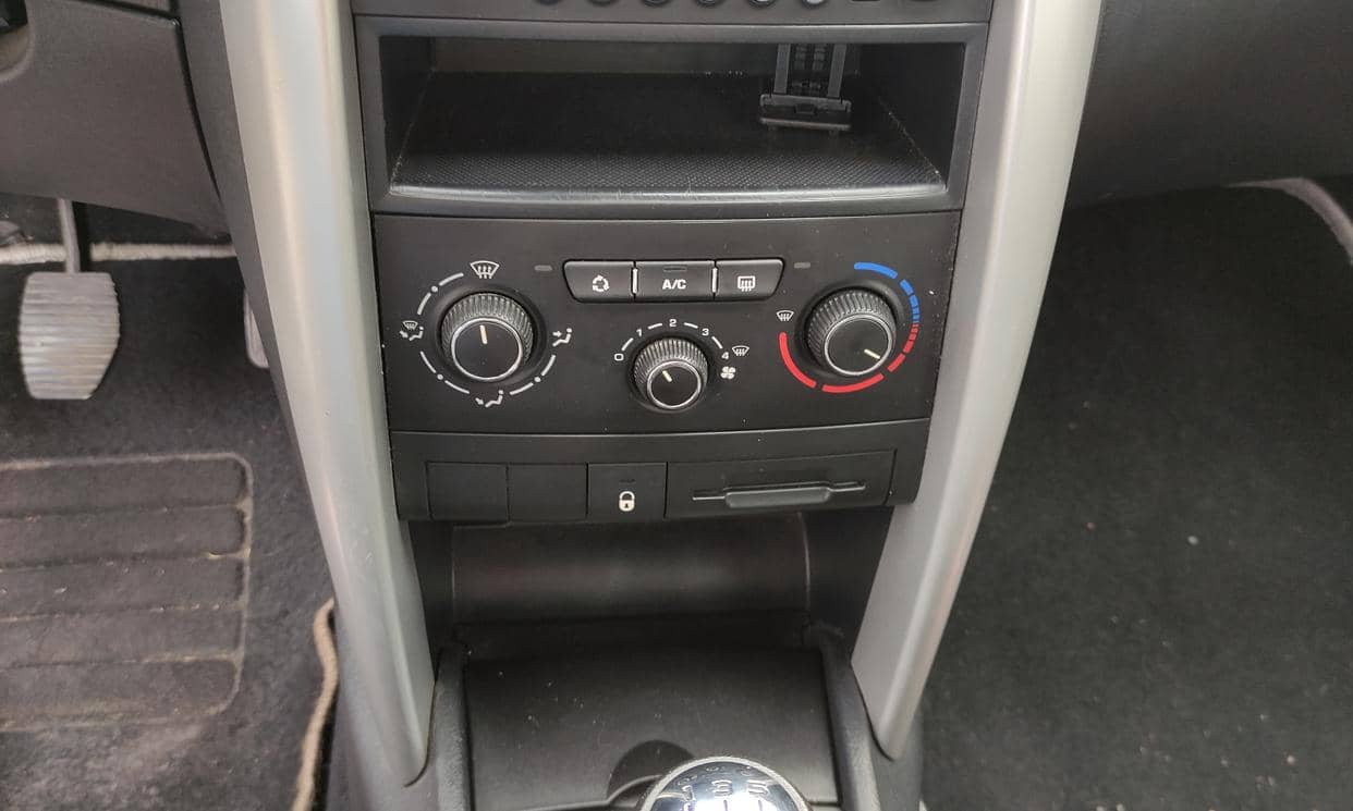 Peugeot 207 — photo 8