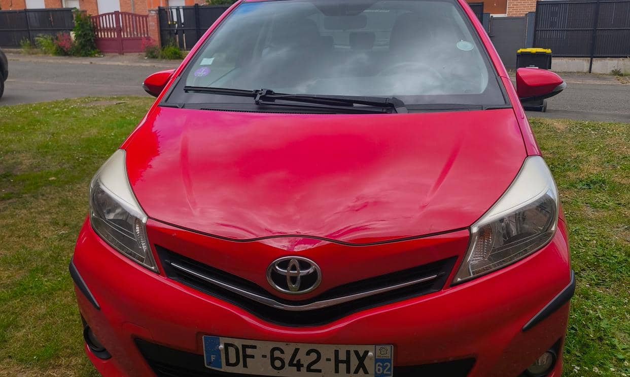 Toyota YARIS — photo 2