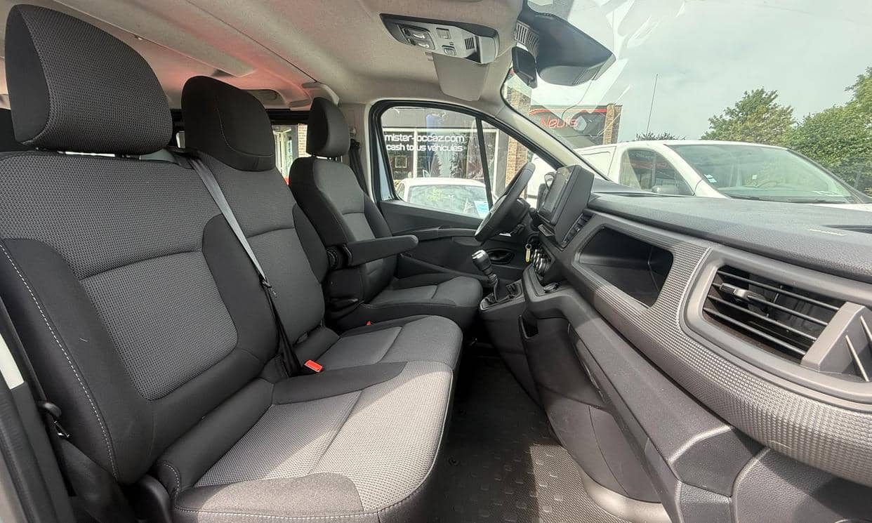 Renault TRAFIC III — photo 10