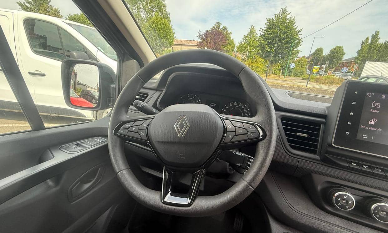 Renault TRAFIC III — photo 12