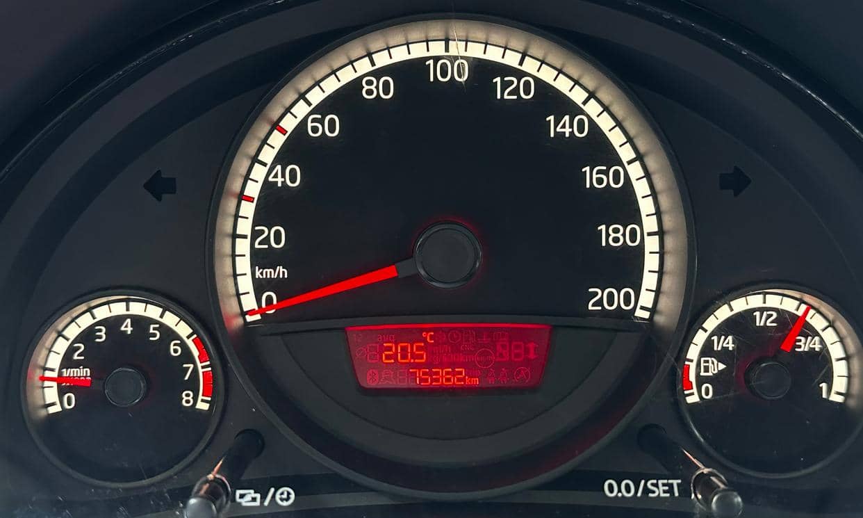 Volkswagen UP — photo 9