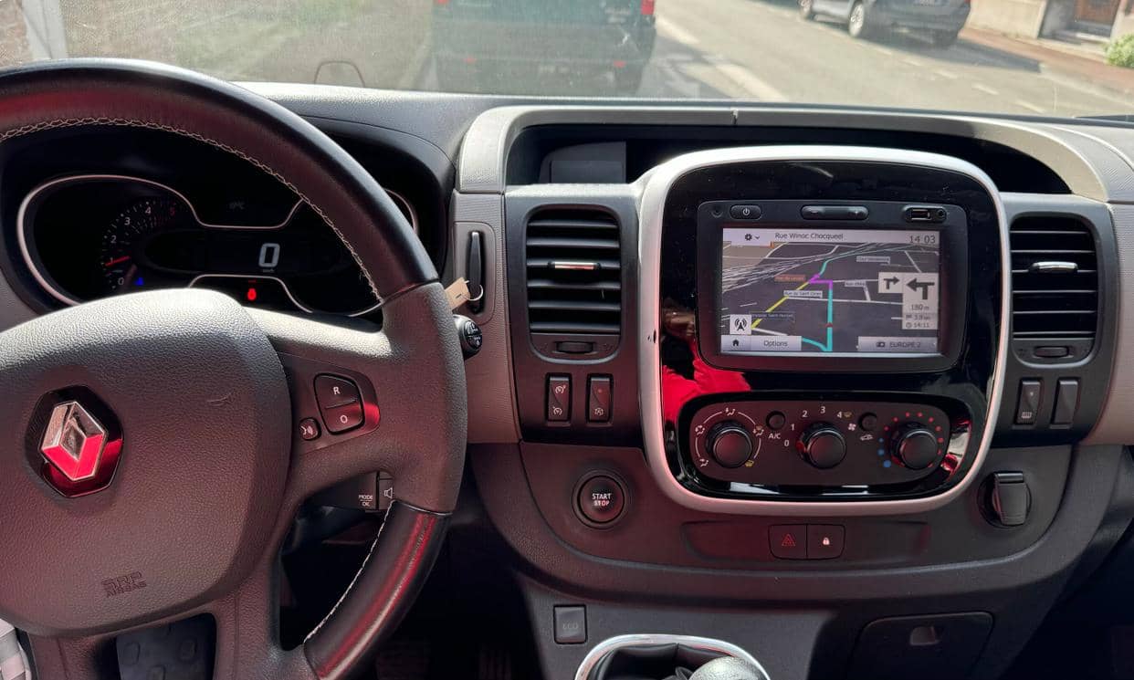 Renault TRAFIC COMBI — photo 11
