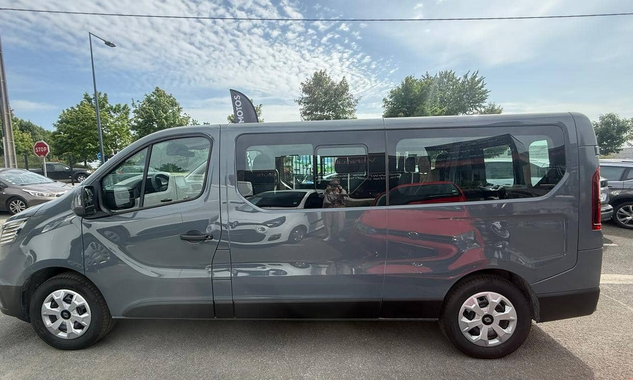 Renault TRAFIC III — photo 2