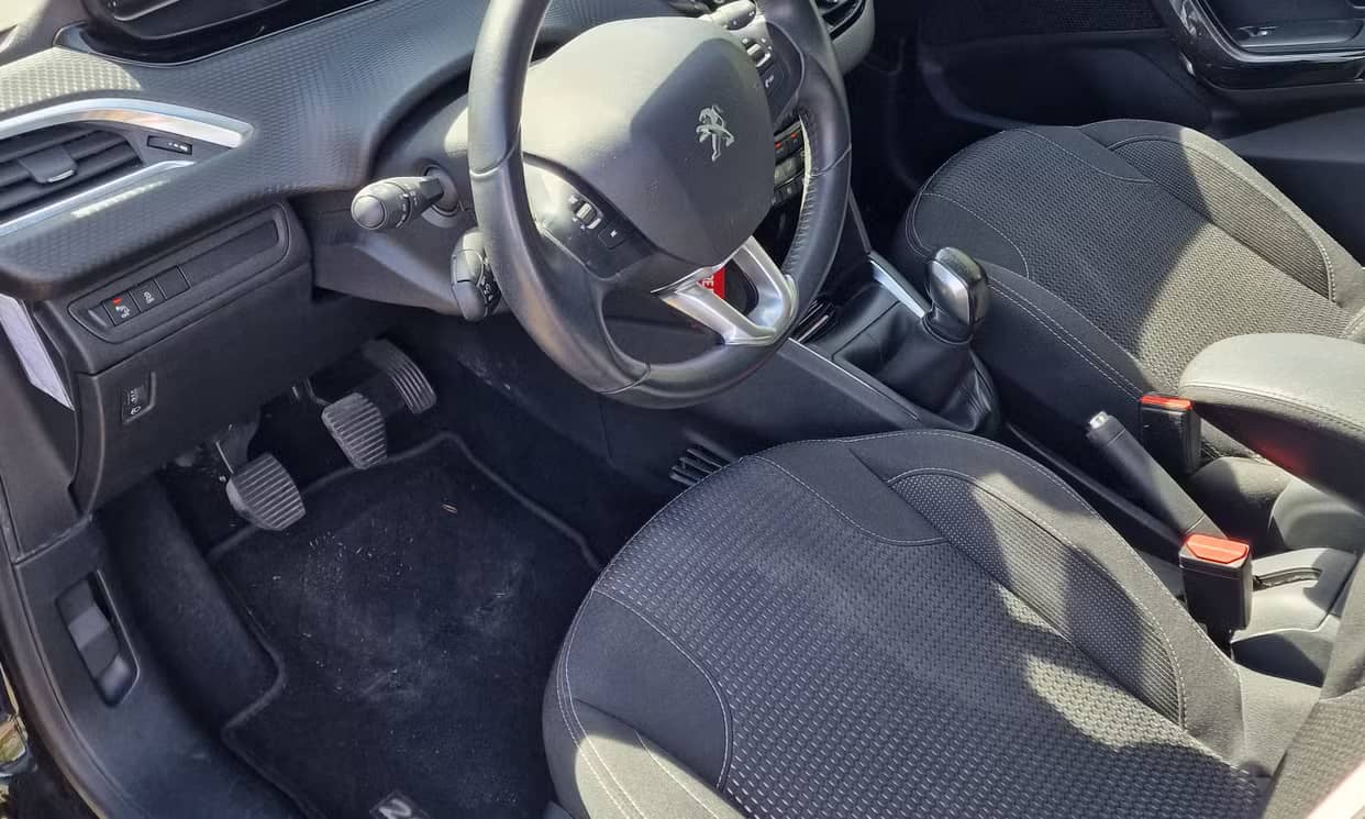 Peugeot 208 — photo 9