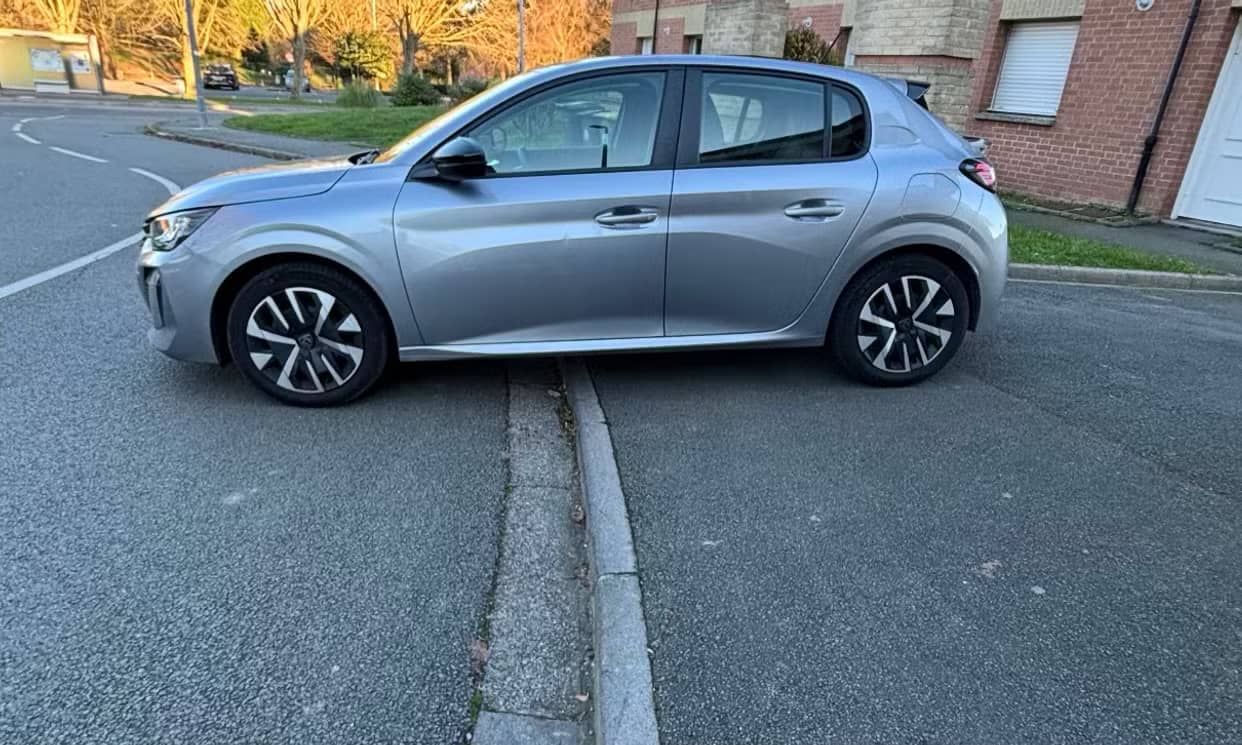 Peugeot 208 — photo 11