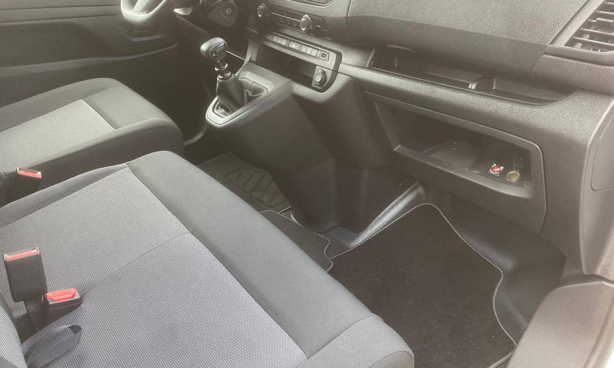 Opel VIVARO — photo 8