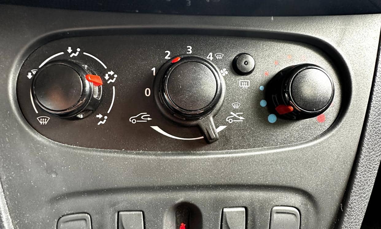 Dacia SANDERO — photo 14