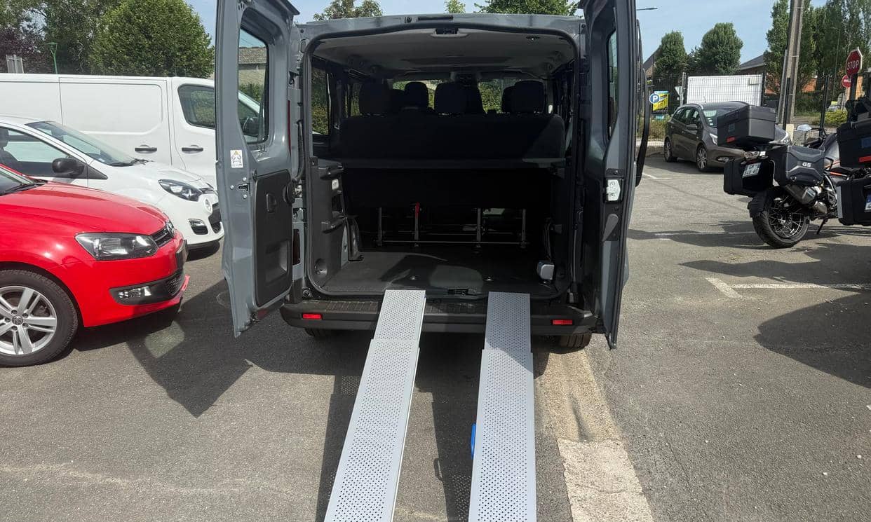 Renault TRAFIC III — photo 15