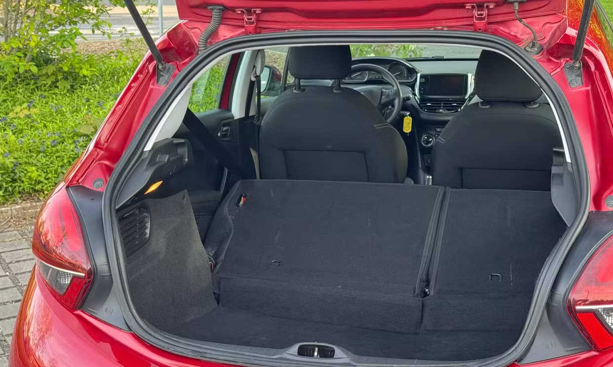 Peugeot 208 — photo 10