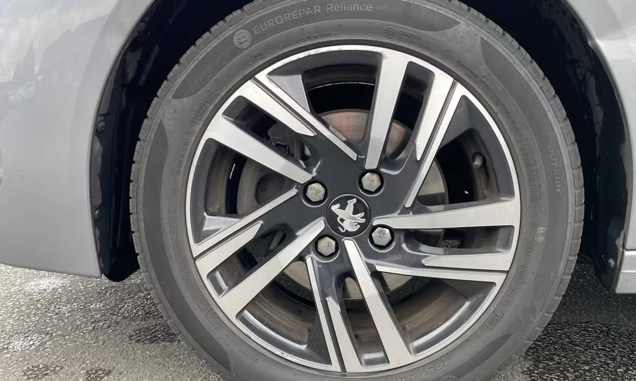 Peugeot 208 — photo 4