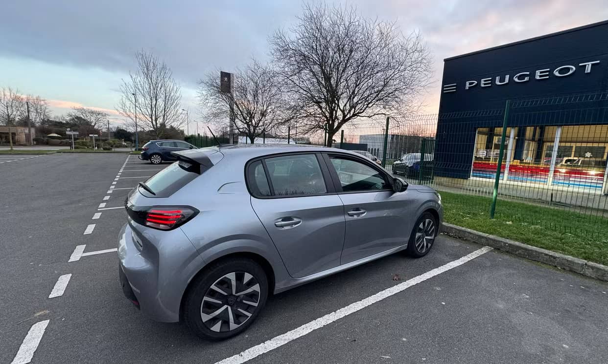 Peugeot 208 — photo 9