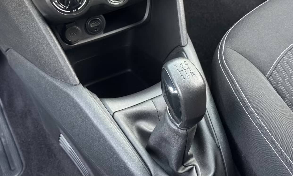 Peugeot 208 — photo 6