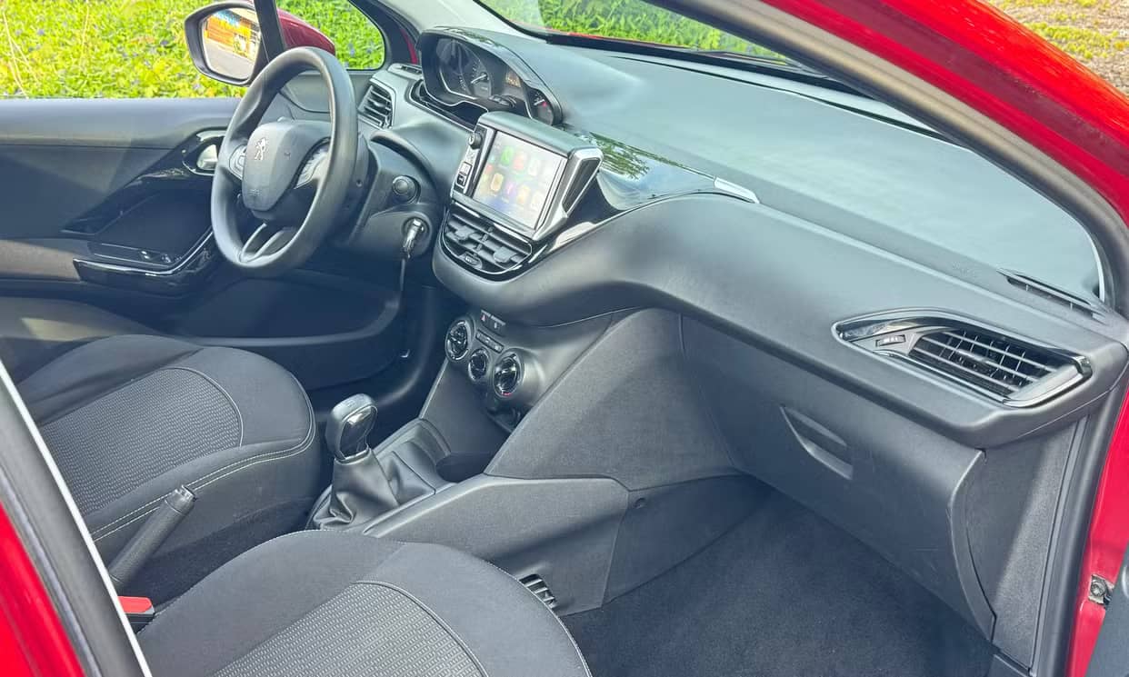Peugeot 208 — photo 13
