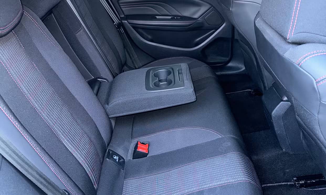 Peugeot 308 — photo 2
