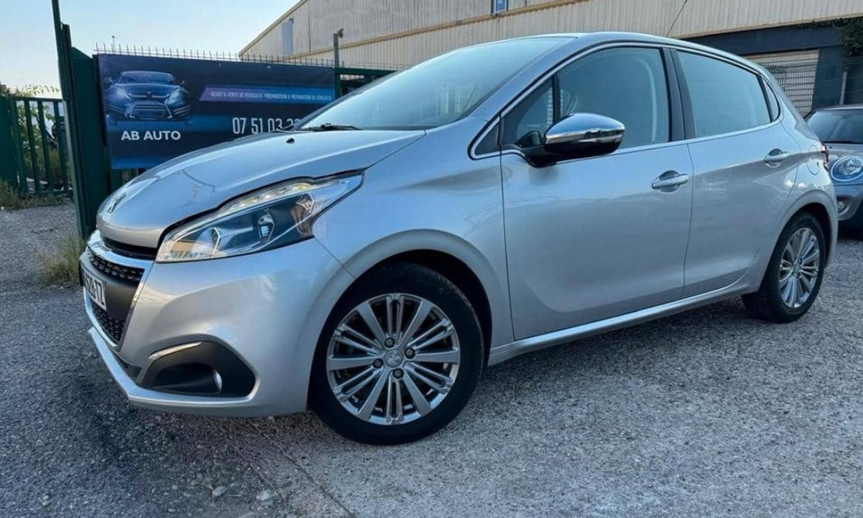 Peugeot 208 — photo 2