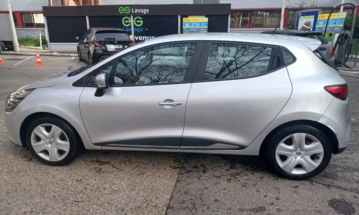 Renault CLIO IV — photo 11