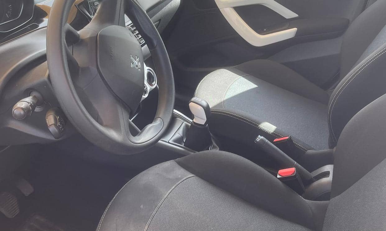 Peugeot 208 — photo 3