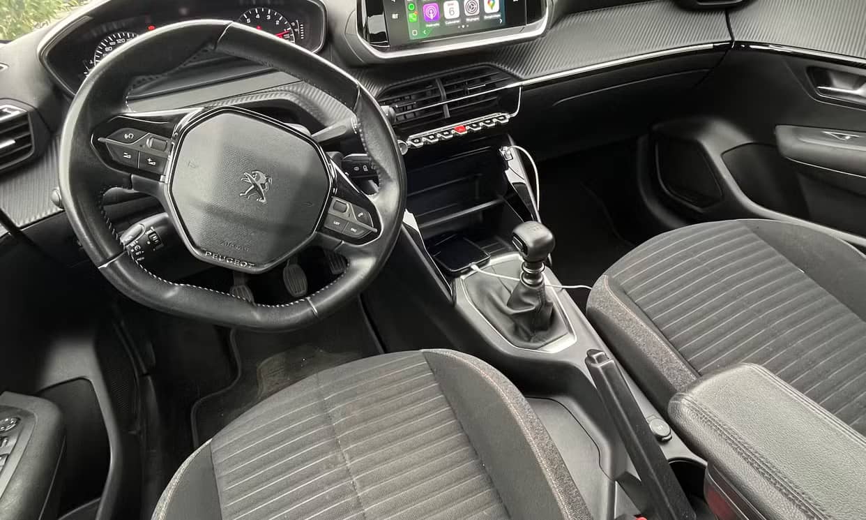 Peugeot 208 — photo 4