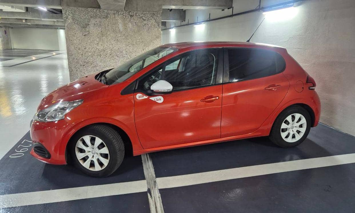 Peugeot 208 — photo 2