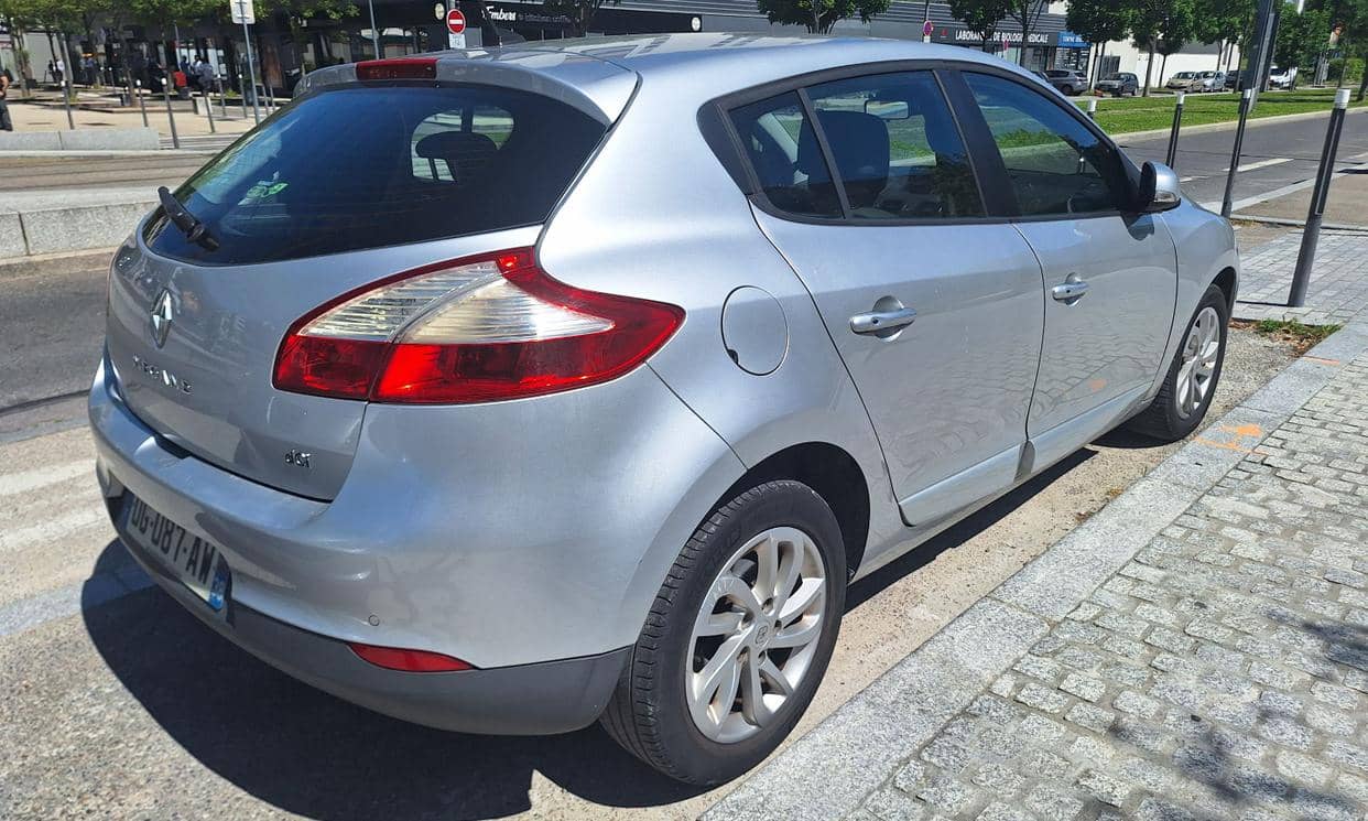 Renault MEGANE III — photo 2