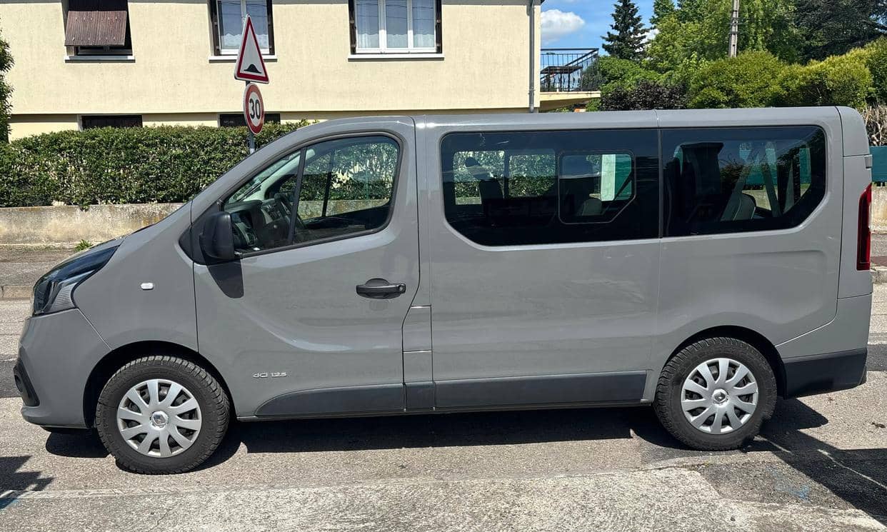 Renault TRAFIC III — photo 2