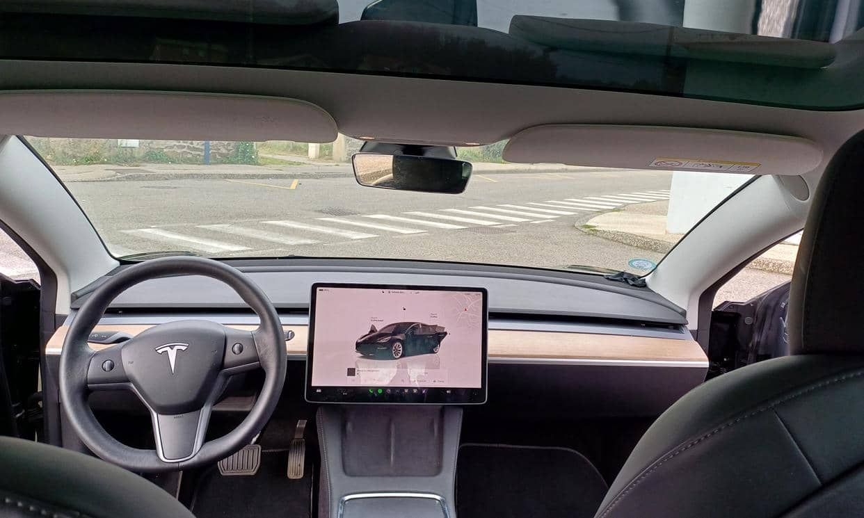 Tesla MODEL 3 — photo 4