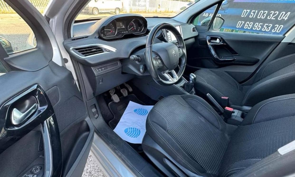 Peugeot 208 — photo 3