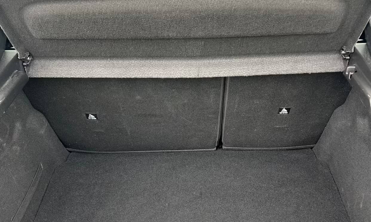 Peugeot 208 — photo 2