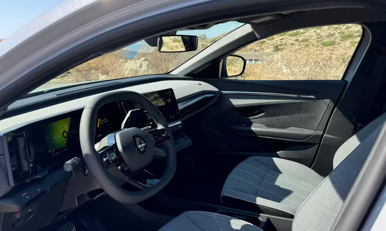 Renault MEGANE E-TECH — photo 4