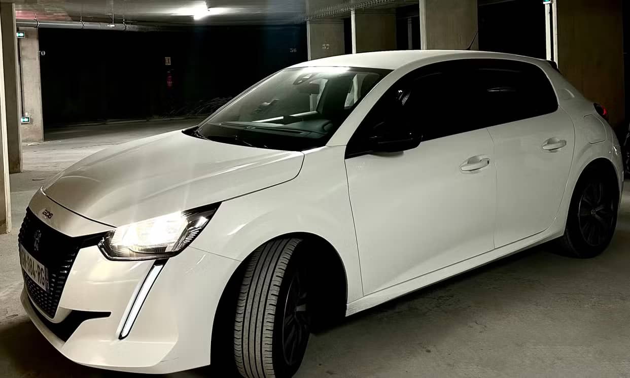 Peugeot 208 — photo 3