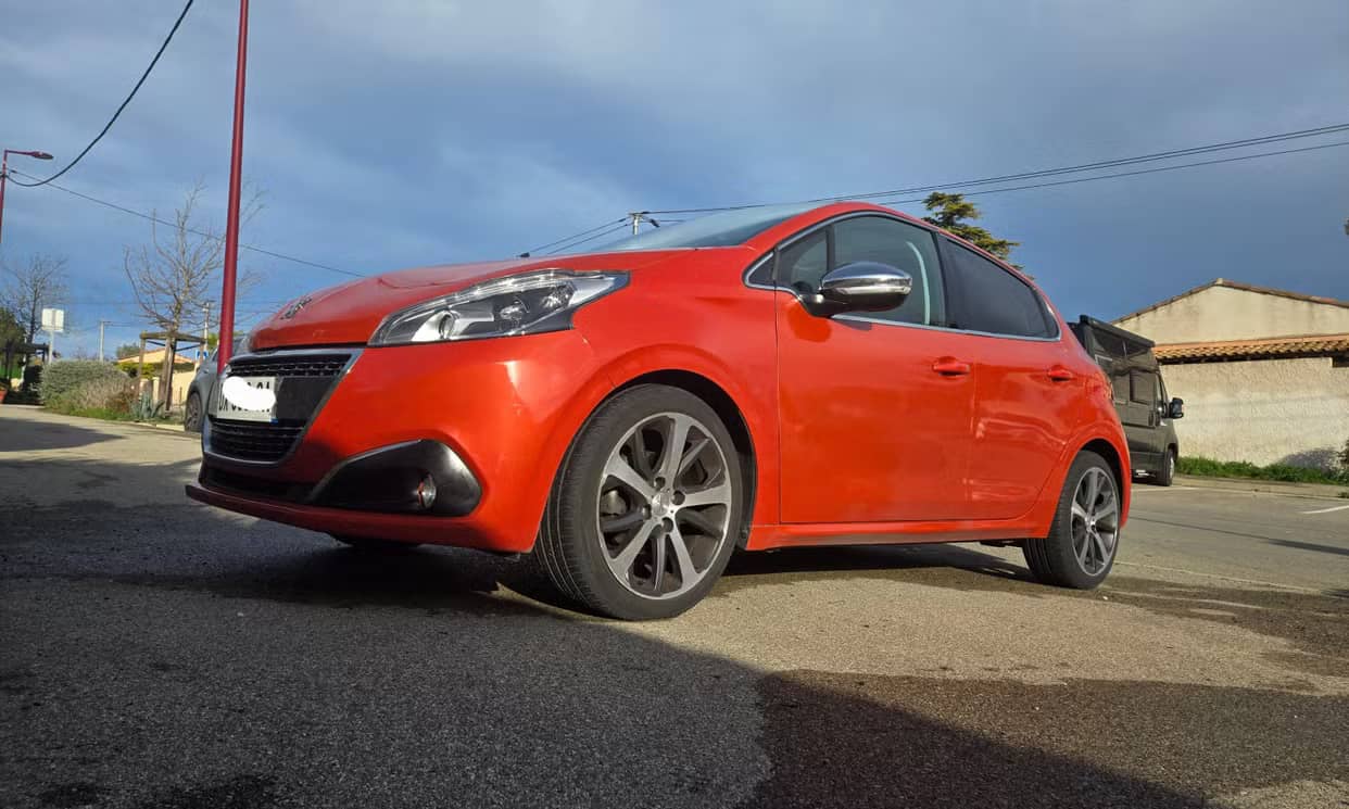 Peugeot 208 — photo 9