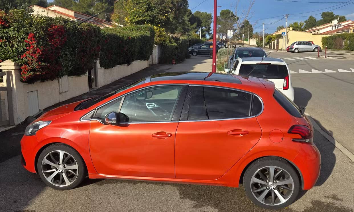 Peugeot 208 — photo 10