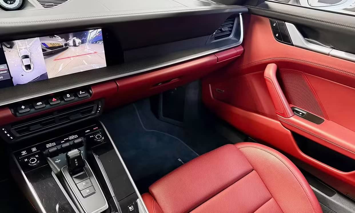 Porsche 911 — photo 17