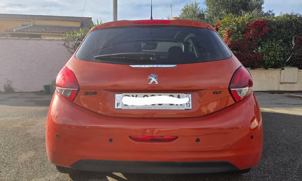 Peugeot 208 — photo 3