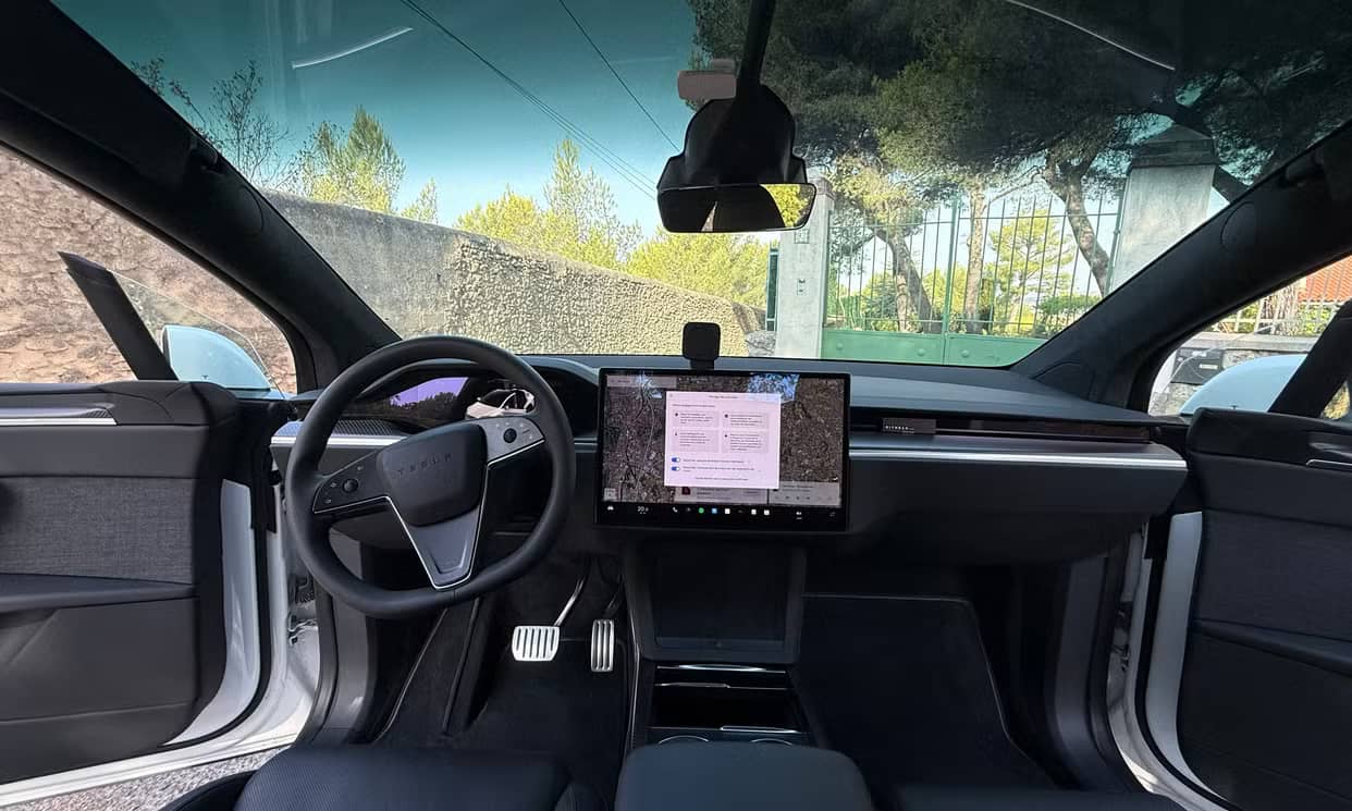 Tesla MODEL X — photo 11
