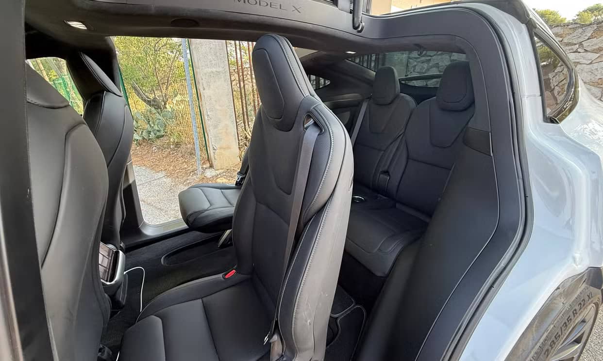 Tesla MODEL X — photo 8