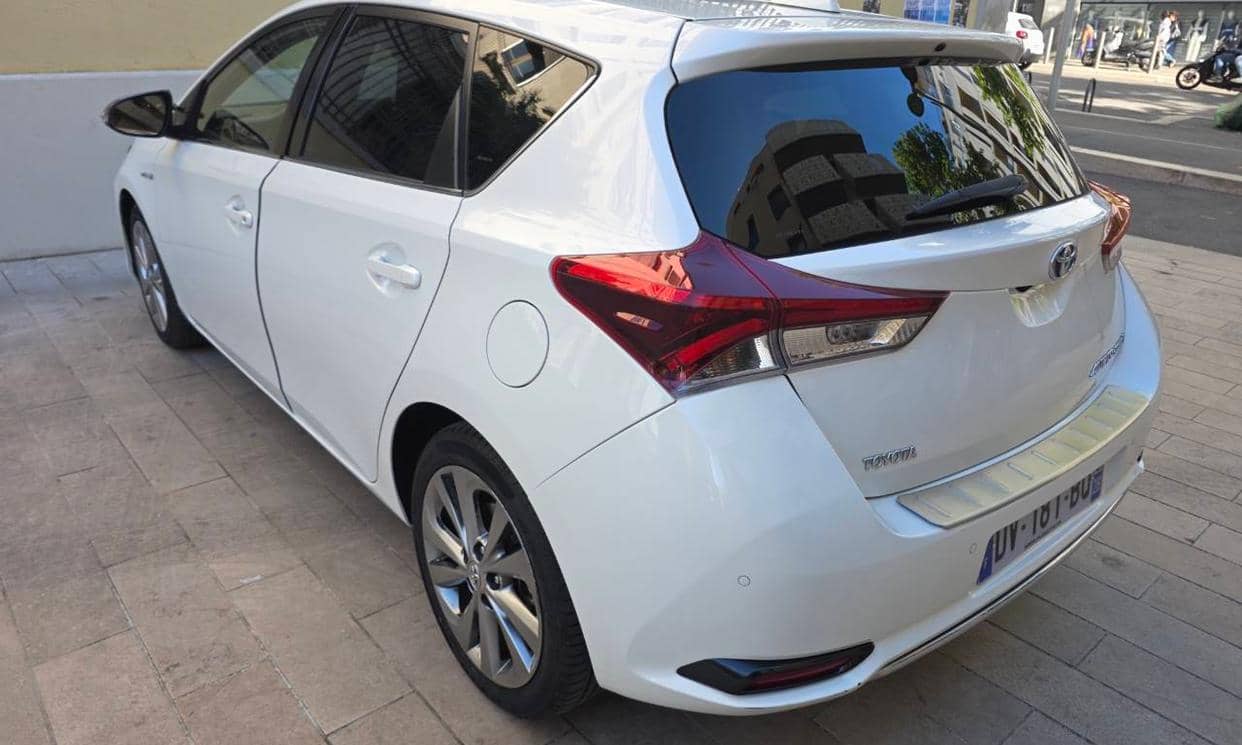 Toyota AURIS — photo 2