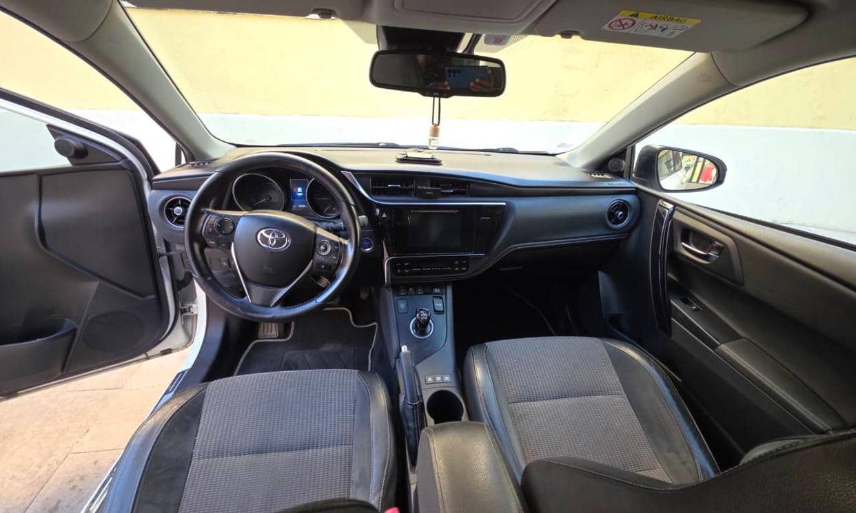 Toyota AURIS — photo 12