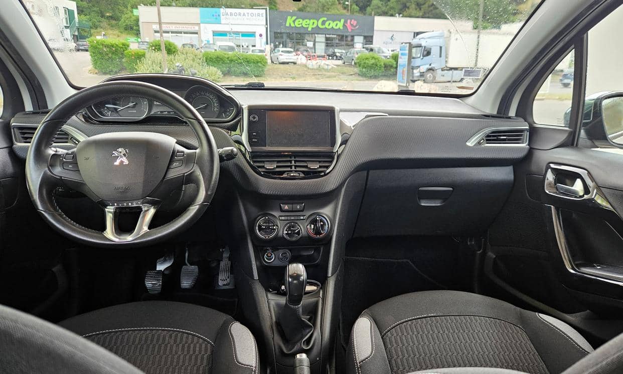 Peugeot 208 — photo 4