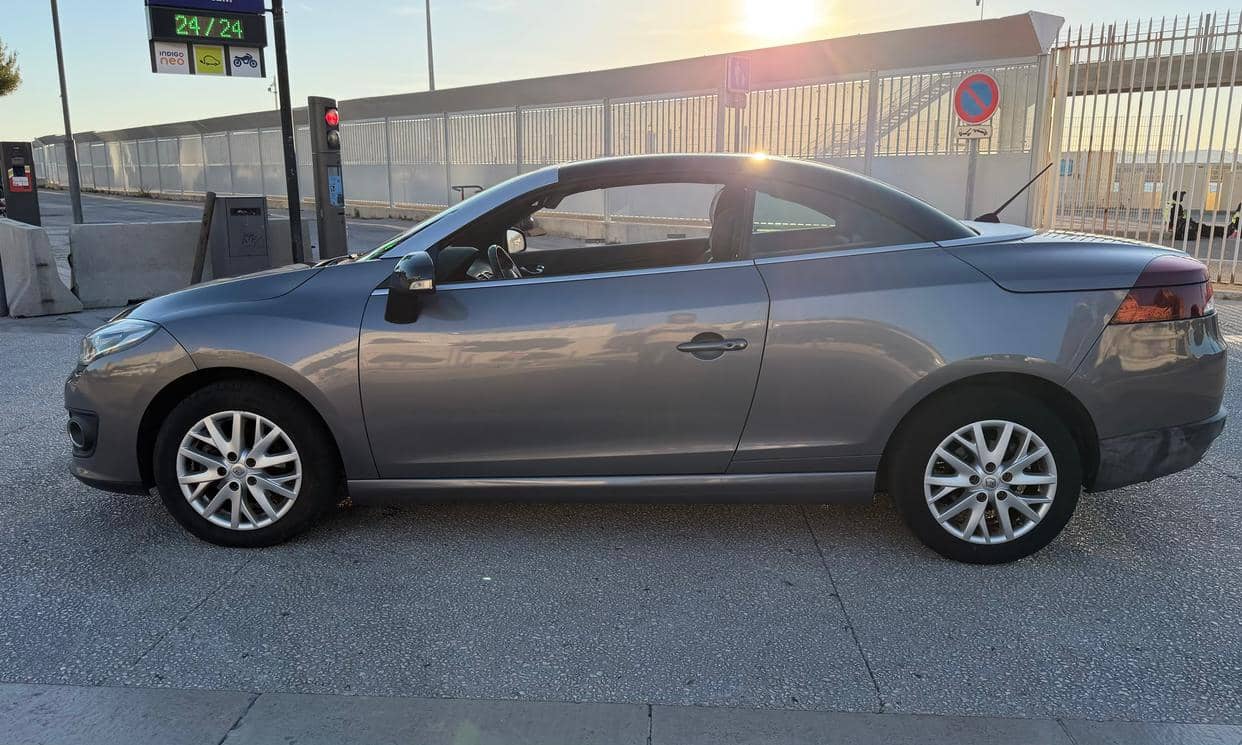 Renault MEGANE III — photo 11