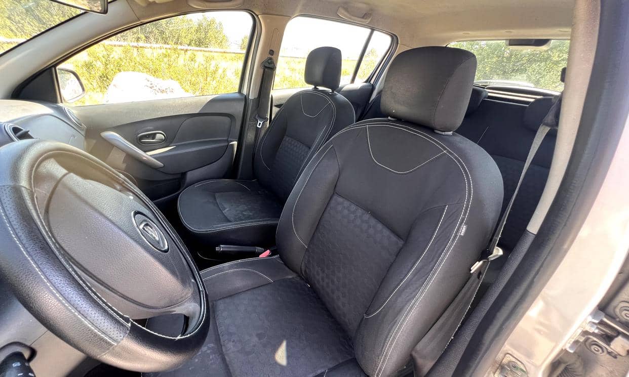 Dacia SANDERO — photo 2