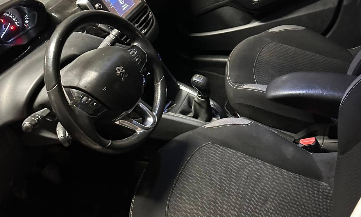 Peugeot 208 — photo 6