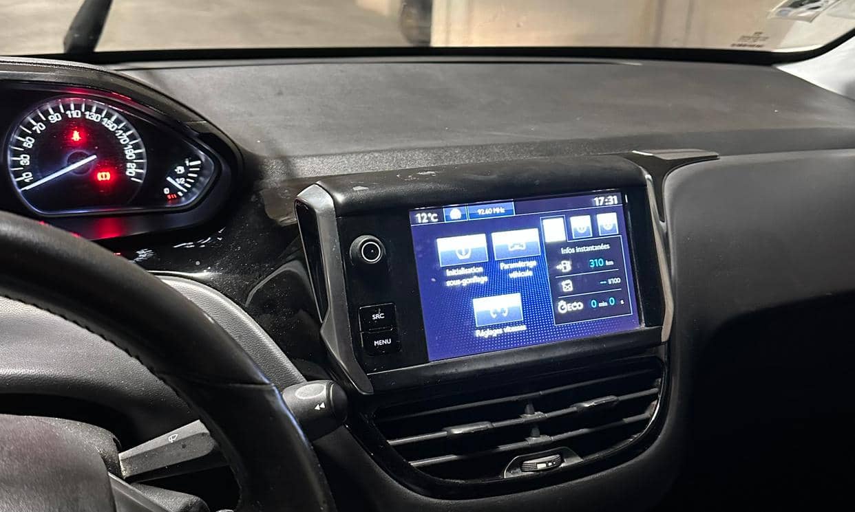 Peugeot 208 — photo 9