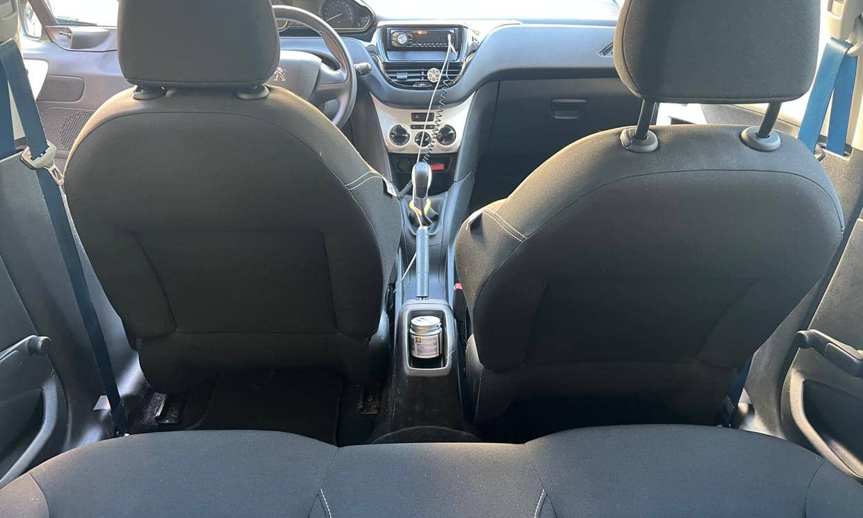 Peugeot 208 — photo 2