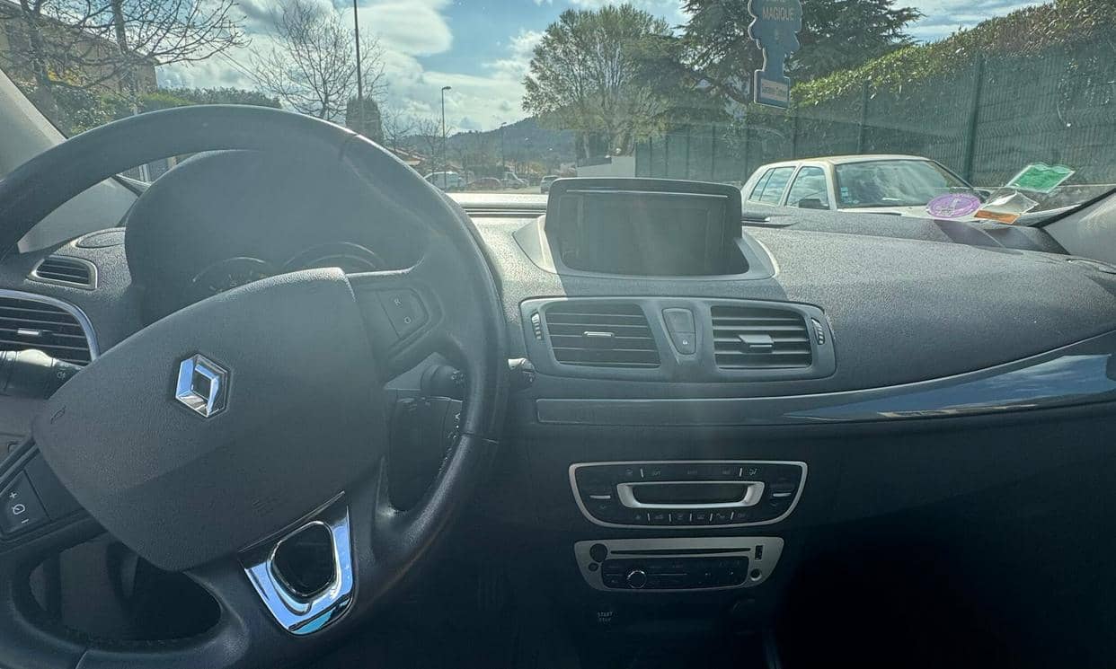 Renault MEGANE III — photo 8