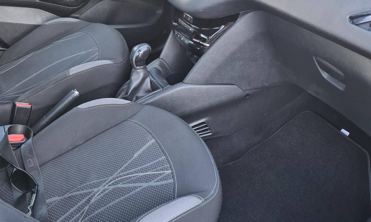 Peugeot 208 — photo 8