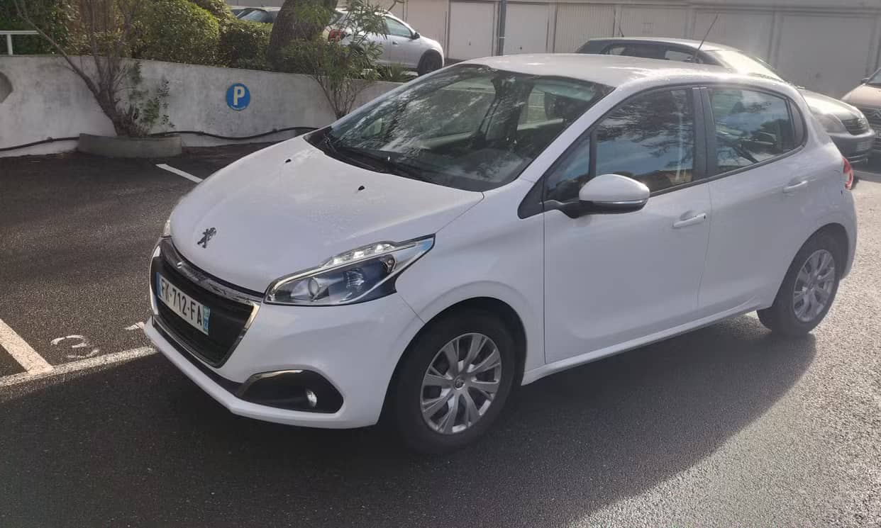 Peugeot 208 — photo 9