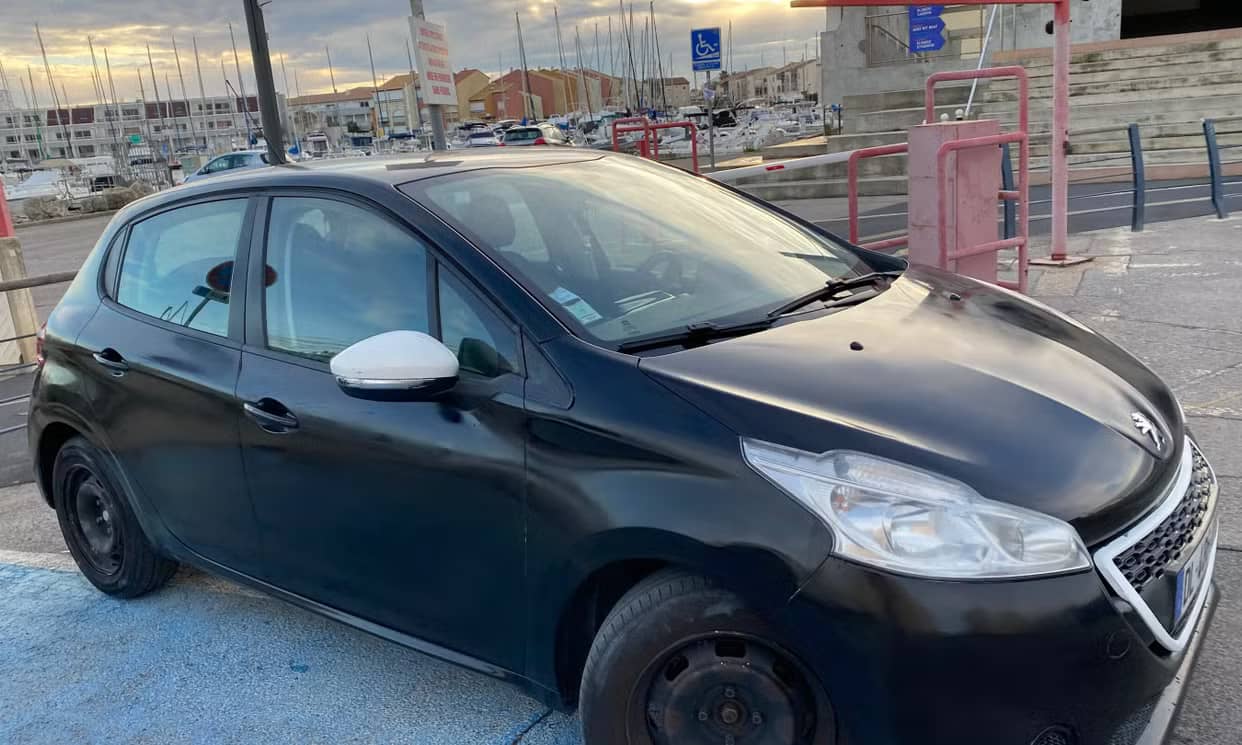 Peugeot 208 — photo 3