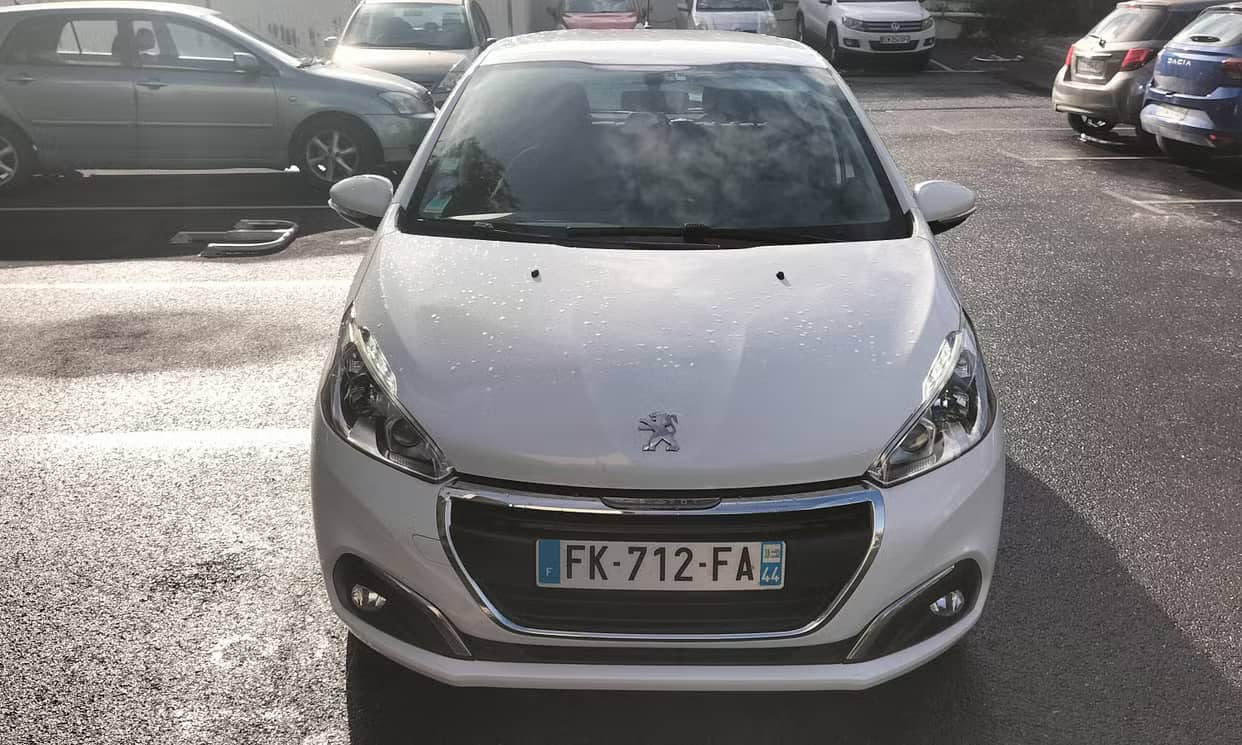 Peugeot 208 — photo 3