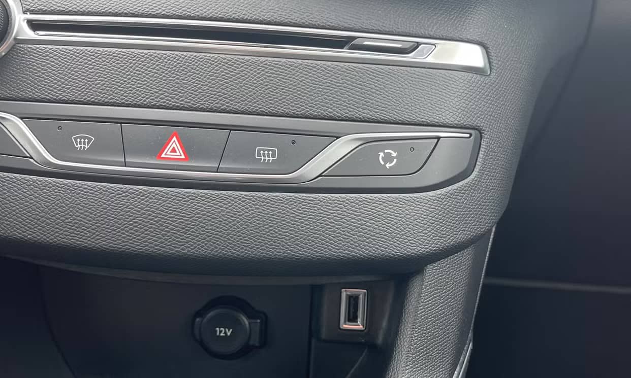 Peugeot 308 — photo 2